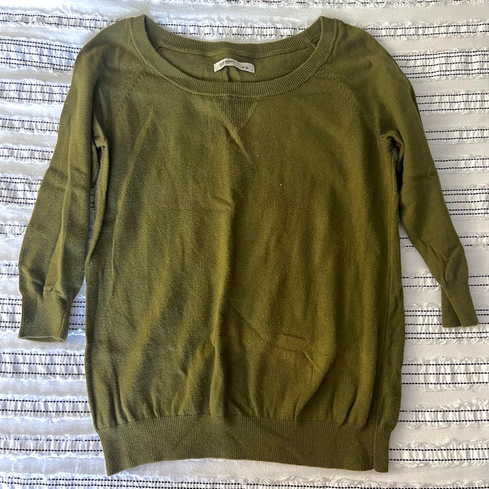 Olive, quarter length sleeve sweater with scoop neck